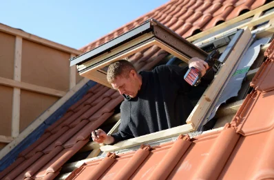 Pose de fenêtres de toit Velux à Barraute-Camu